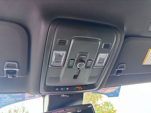 New 2025 Chevrolet Suburban Premier image 30