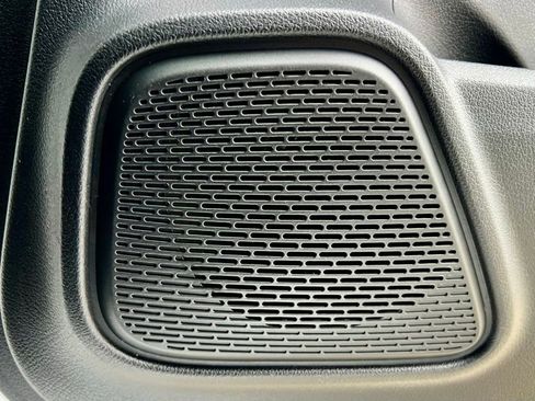 Certified 2025 Mercedes-Benz GLB 250 4MATIC image 28
