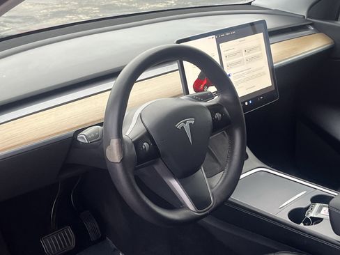 Used 2021 Tesla Model Y Long Range AWD/4WD image 17