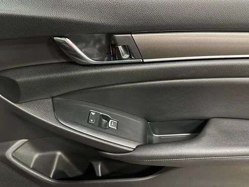 Used 2019 Honda Accord LX image 17
