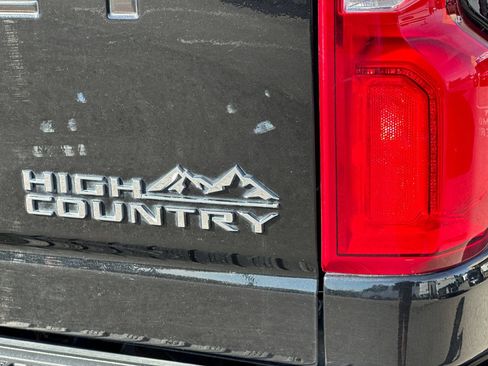 Used 2022 Chevrolet Silverado 3500 High Country image 33