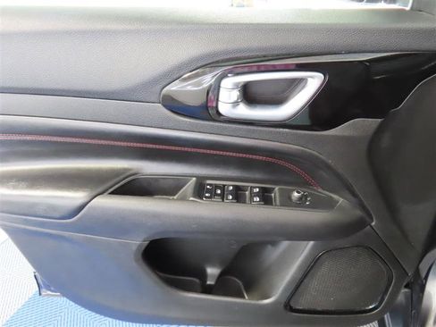 Used 2024 Jeep Compass Trailhawk image 16