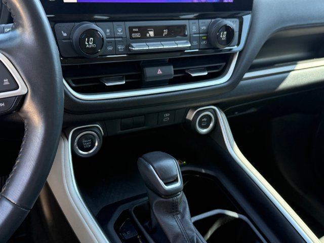 Used 2024 Toyota Grand Highlander AWD image 16