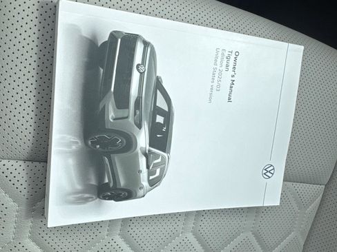 Used 2025 Volkswagen Tiguan SEL R-Line AWD/4WD image 17