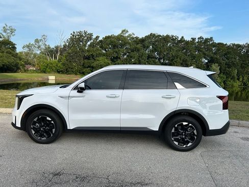 Used 2025 Kia Sorento S FWD image 3