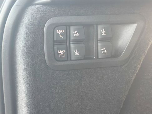 New 2026 BMW X7 M60i w/ Climate Comfort Package image 13