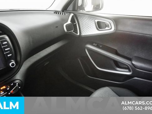 Used 2025 Kia Soul LX w/ LX Technology Package FWD image 32