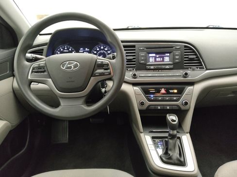 Used 2017 Hyundai Elantra SE image 22