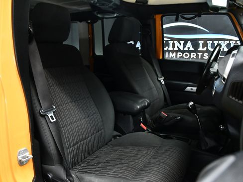 Used 2012 Jeep Wrangler Unlimited Rubicon w/ Max Tow Pkg image 33