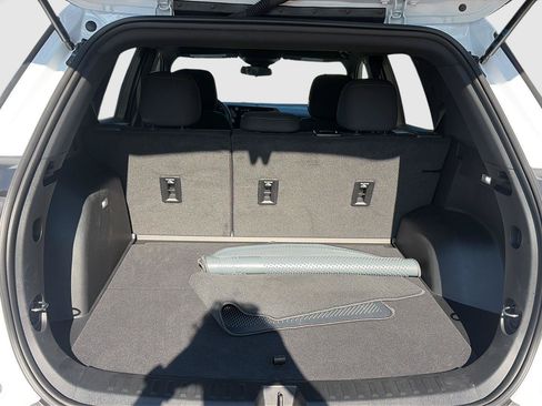 Used 2026 Chevrolet Equinox LT AWD/4WD image 11