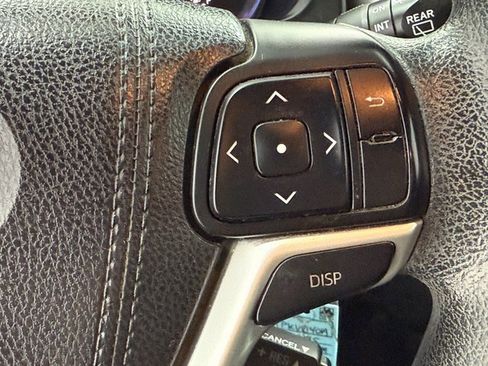 Used 2015 Toyota Highlander LE image 12