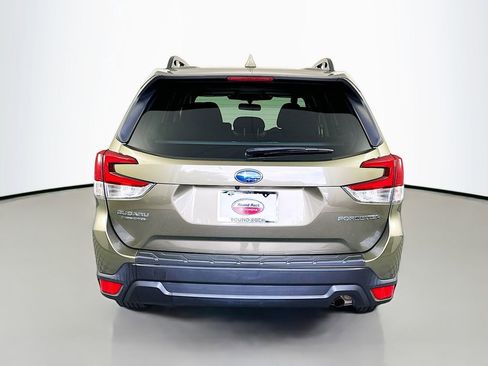 Used 2022 Subaru Forester Premium AWD/4WD image 6