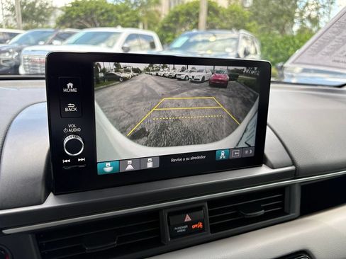 Used 2025 Honda Pilot EX-L image 3