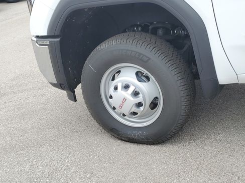 New 2025 GMC Sierra 3500 Pro w/ Convenience Package image 9