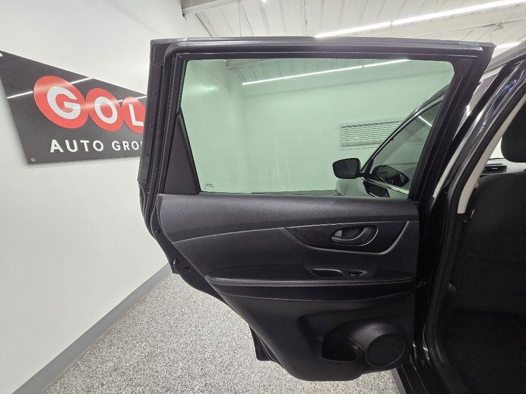 Used 2020 Nissan Rogue S FWD image 29