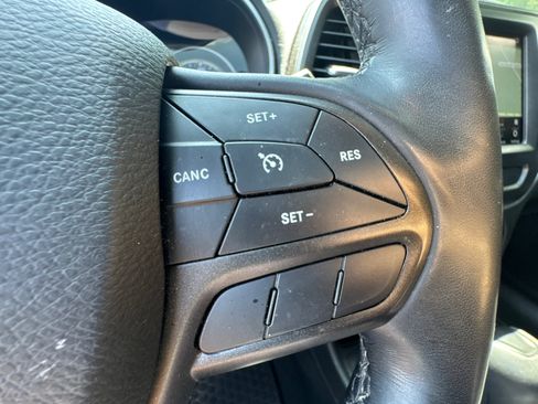 Used 2021 Jeep Cherokee Trailhawk w/ Sun, Sound & Nav Group AWD/4WD image 33