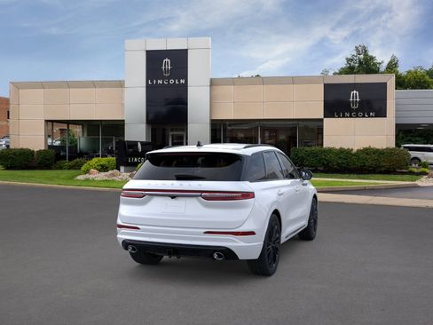 New 2024 Lincoln Corsair Reserve w/ Jet Appearance Package AWD/4WD image 8