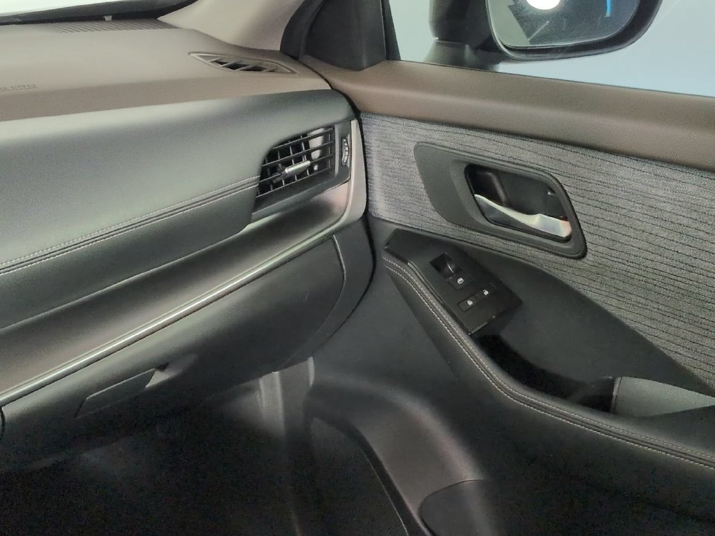 Used 2023 Nissan Rogue SV AWD/4WD image 23