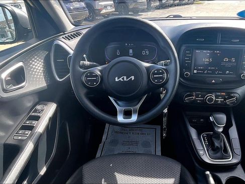 Used 2025 Kia Soul LX FWD image 8