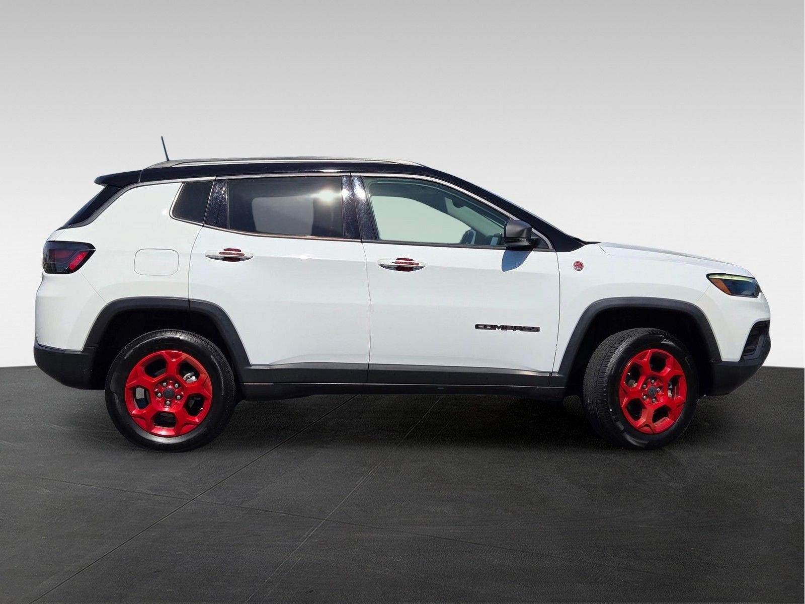 Used 2022 Jeep Compass Trailhawk w/ Trailhawk Elite Group AWD/4WD image 4