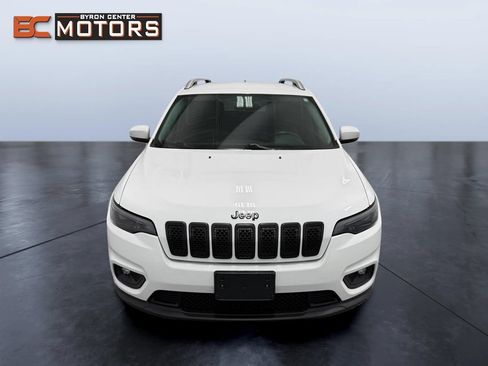 Used 2019 Jeep Cherokee Latitude Plus w/ Cold Weather Group AWD/4WD image 8