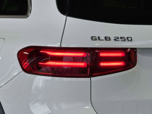 Certified 2025 Mercedes-Benz GLB 250 4MATIC image 8