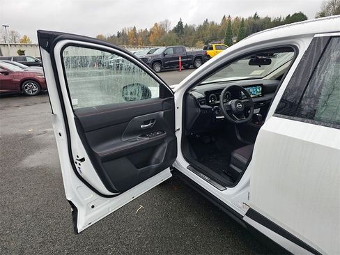 New 2026 Nissan Kicks SR w/ SR Premium Package image 19