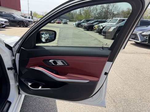 Used 2022 BMW 330i xDrive Sedan w/ M Sport Package AWD/4WD image 25