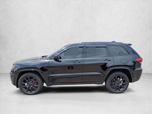 Used 2017 Jeep Grand Cherokee Altitude AWD/4WD image 7