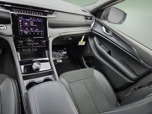 New 2025 Jeep Grand Cherokee L Altitude AWD/4WD image 13