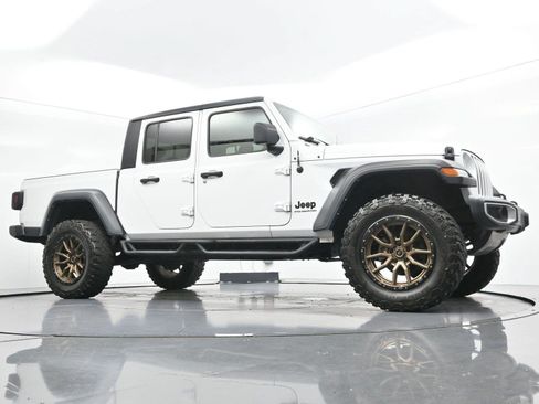 Used 2023 Jeep Gladiator Sport AWD/4WD image 39
