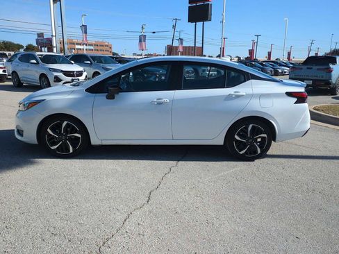 Used 2024 Nissan Versa SR image 5