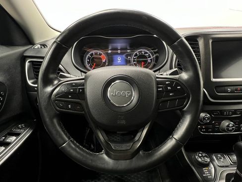 Used 2019 Jeep Cherokee Trailhawk AWD/4WD image 23