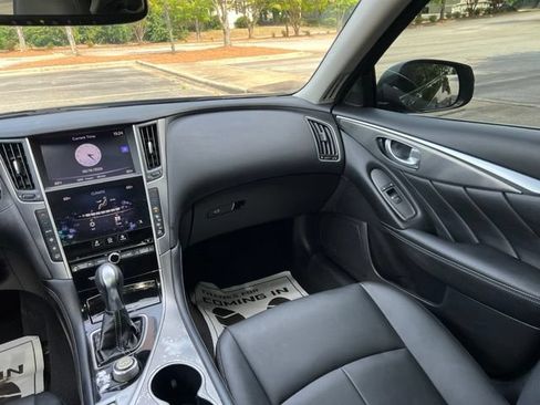 Used 2017 INFINITI Q50 2.0t w/ Moonroof Package RWD image 28