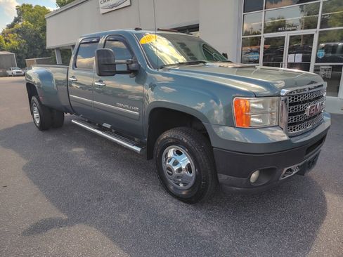 Used 2011 GMC Sierra 3500 Denali image 3