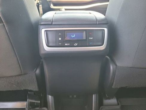 Used 2019 Toyota Highlander LE AWD/4WD image 15