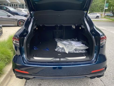 New 2024 Maserati Levante Trofeo image 9