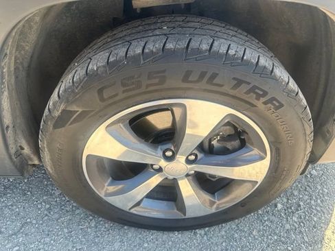 Used 2020 Jeep Cherokee Limited AWD/4WD image 14