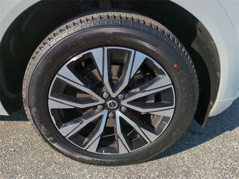 Used 2023 Volvo XC60 B5 Core image 11