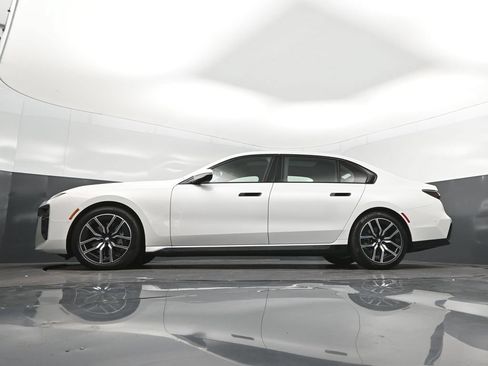 Used 2026 BMW 740i RWD image 39