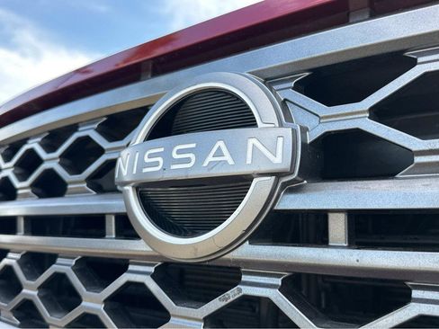 Used 2024 Nissan Frontier SV w/ SV Convenience Package image 40