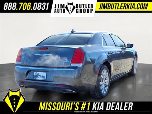 Used 2019 Chrysler 300 Touring w/ Driver Convenience Group image 25