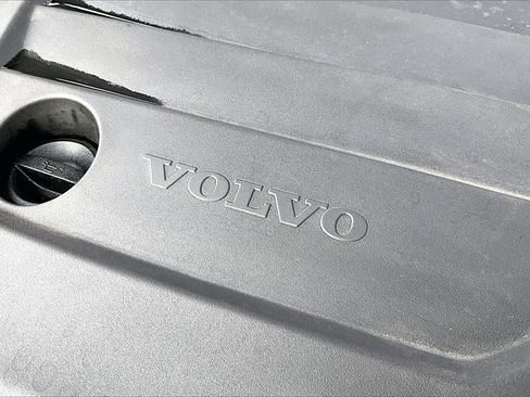 Used 2024 Volvo XC40 B5 Ultimate w/ Protection Package Premier image 27