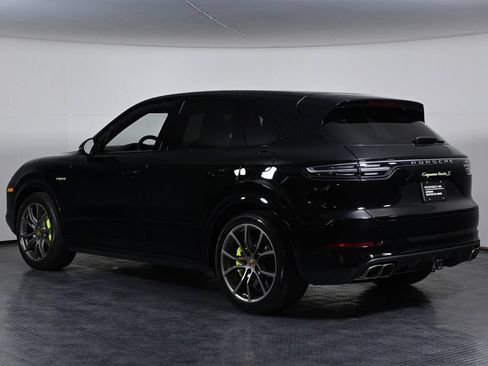 Certified 2022 Porsche Cayenne Turbo S AWD/4WD image 3