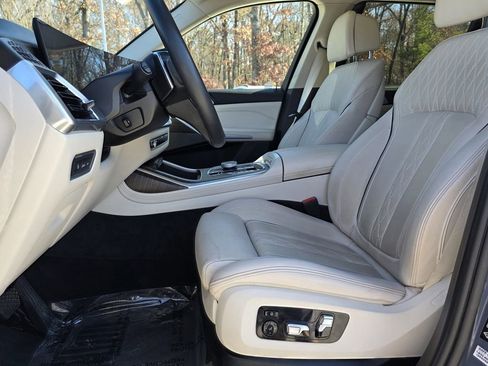Used 2024 BMW X7 xDrive40i w/ Executive Package image 13