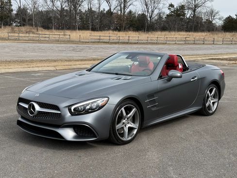 Used 2019 Mercedes-Benz SL 550 image 2