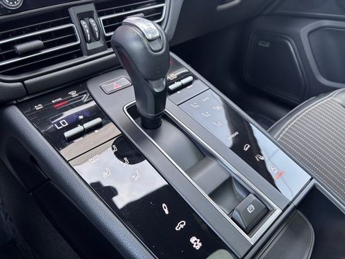 Certified 2024 Porsche Macan image 22