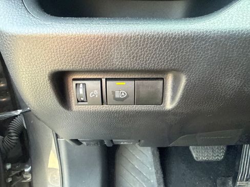 Used 2025 Toyota RAV4 XLE AWD/4WD image 18