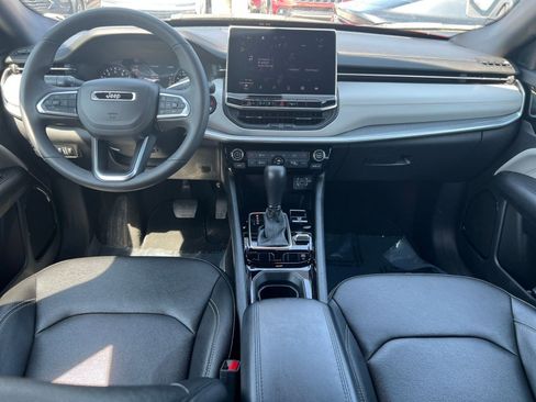 Used 2025 Jeep Compass Limited image 35