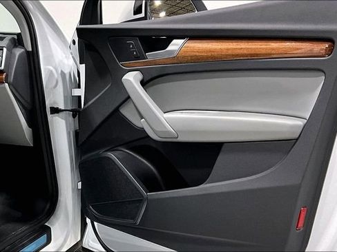 Used 2023 Audi Q5 2.0T Premium w/ Convenience Package image 18